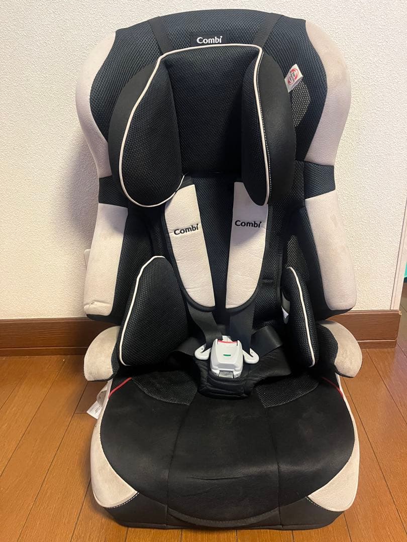 Combi ジュニアシート ブラック/ホワイト
