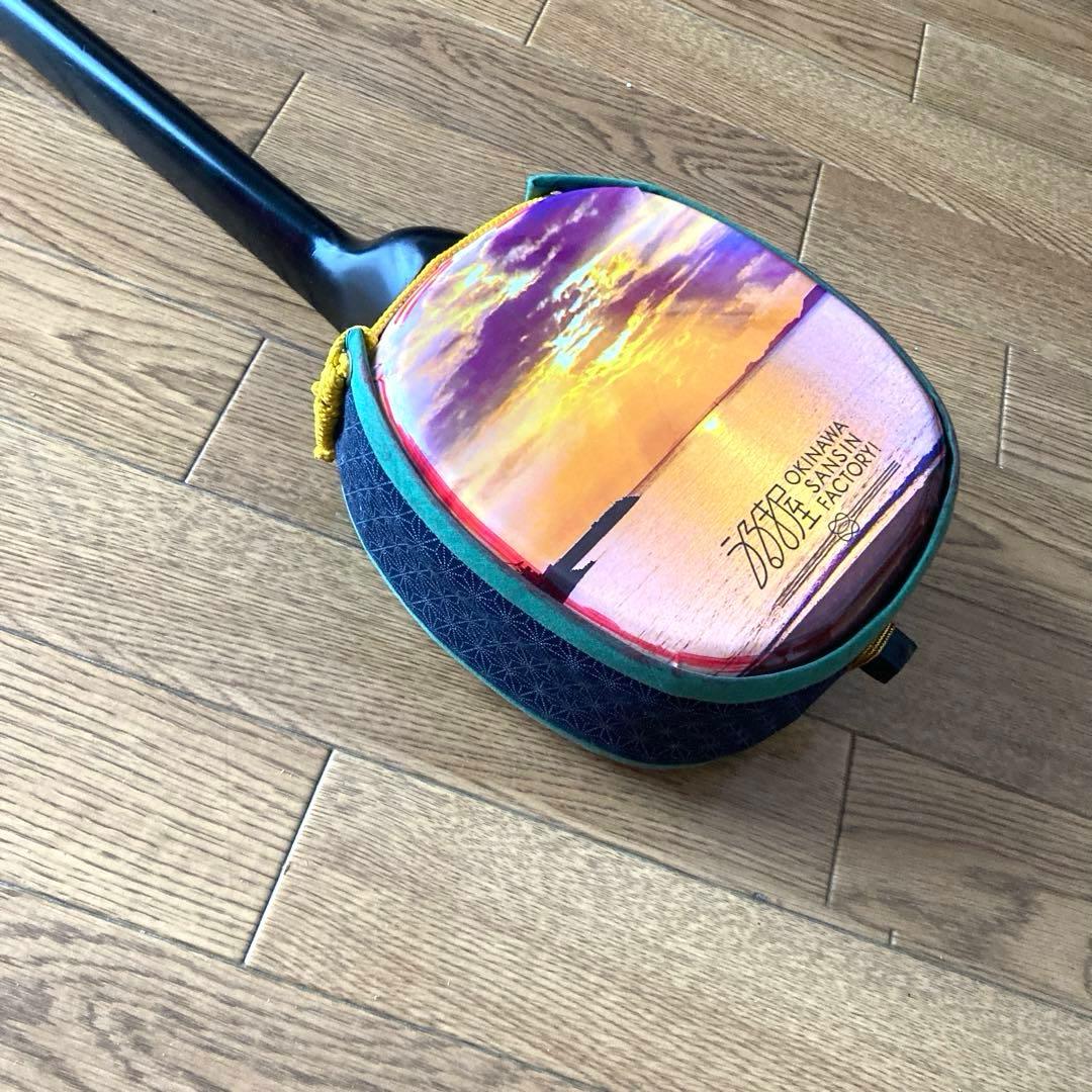 シーサーデザインの三線（戻らないカラクイ付き）