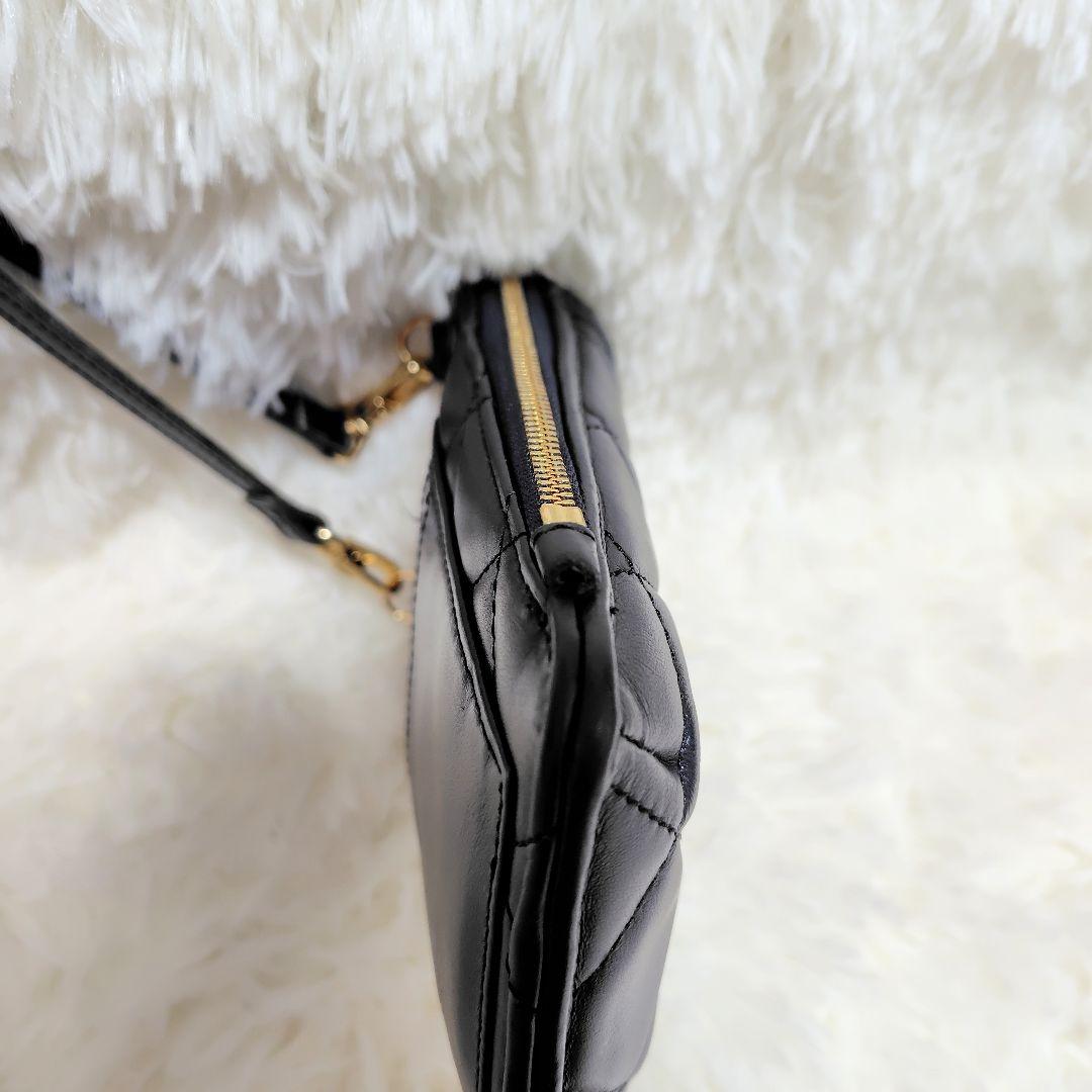 【美品】ヴィオラドーロヴィリーナコラボキルティングスマホポシェットレザーネイビー