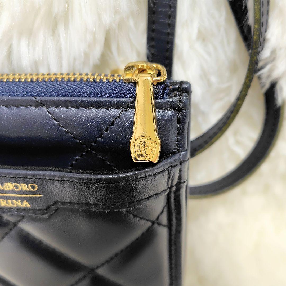 【美品】ヴィオラドーロヴィリーナコラボキルティングスマホポシェットレザーネイビー