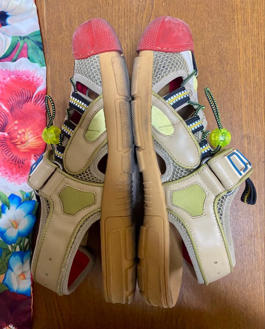 GUCCI 調整可能なストラップ サンダル