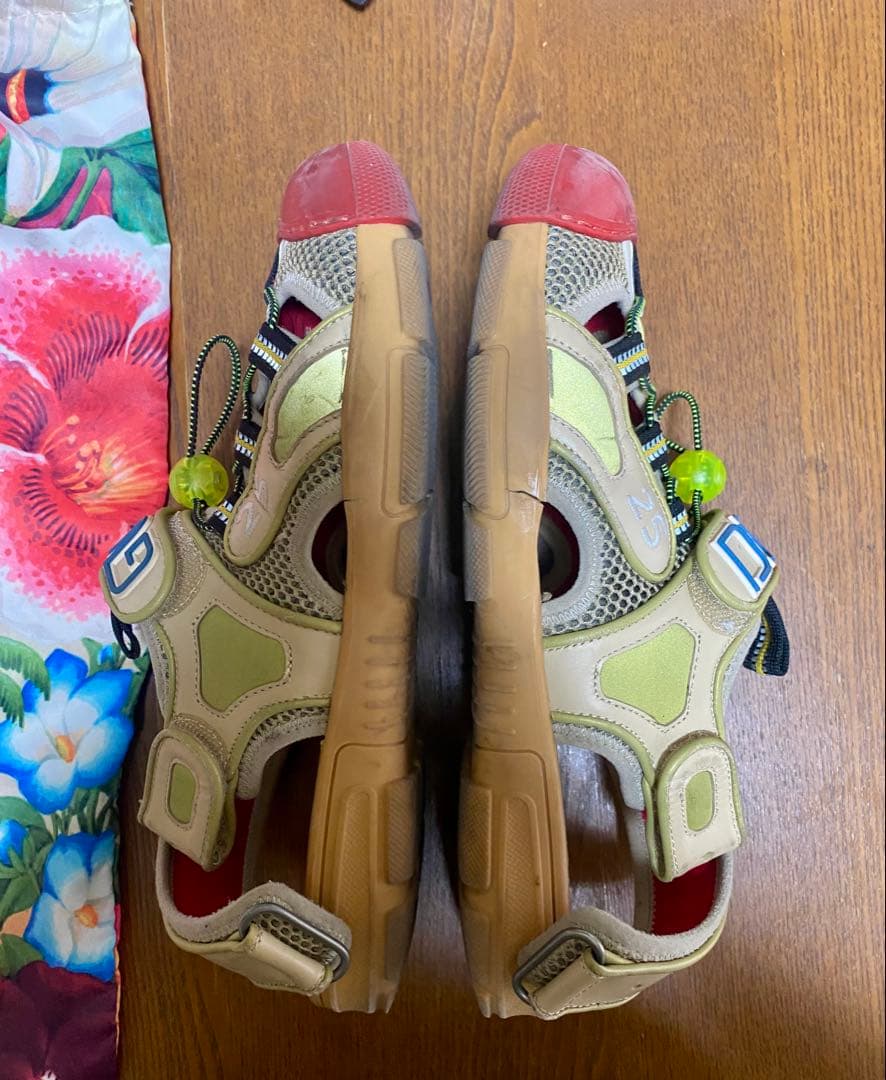 GUCCI 調整可能なストラップ サンダル