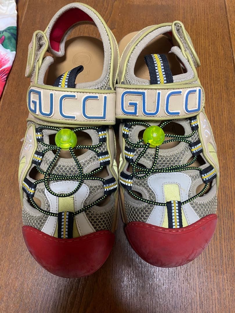 GUCCI 調整可能なストラップ サンダル