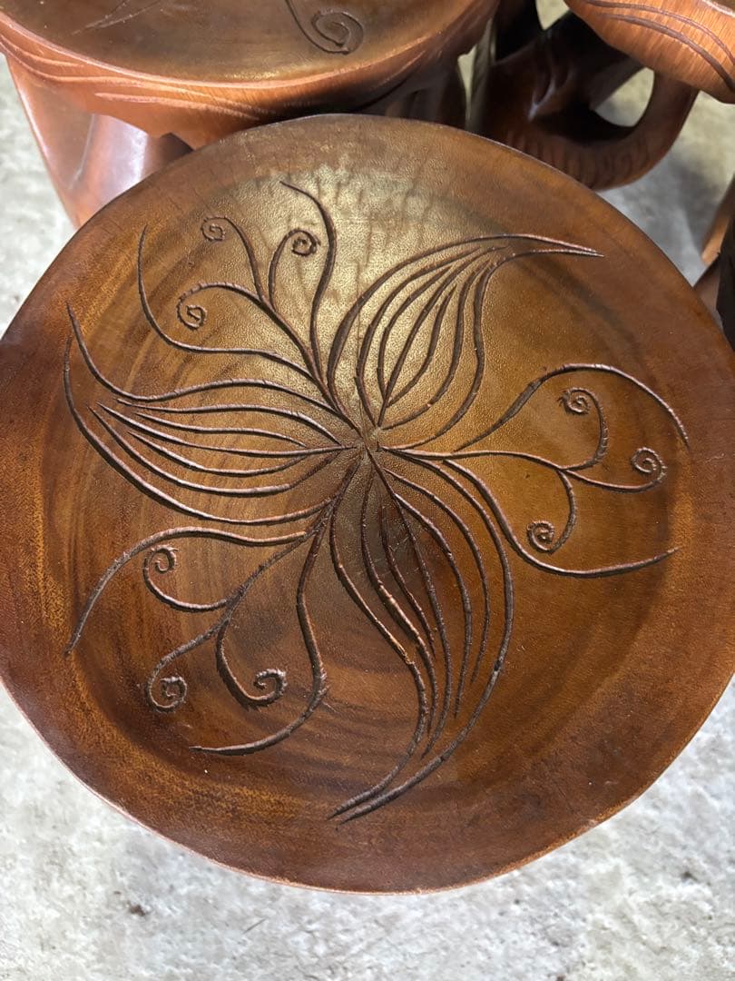 木製彫刻模様円形スツール4個セット