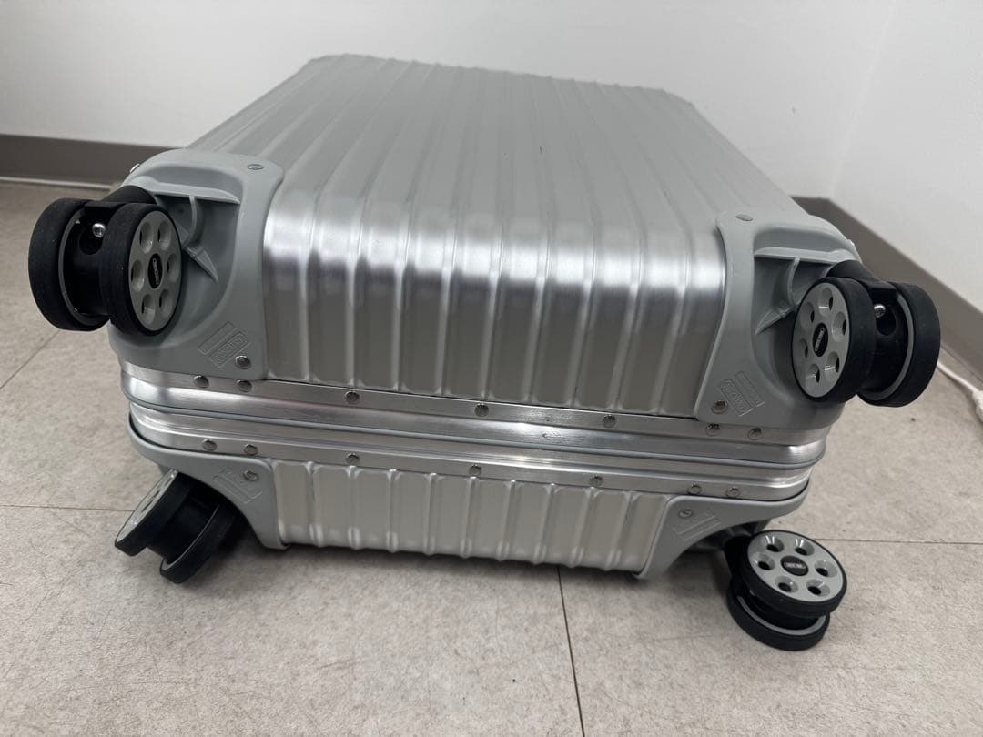 リモワ　スーツケース　アルミ