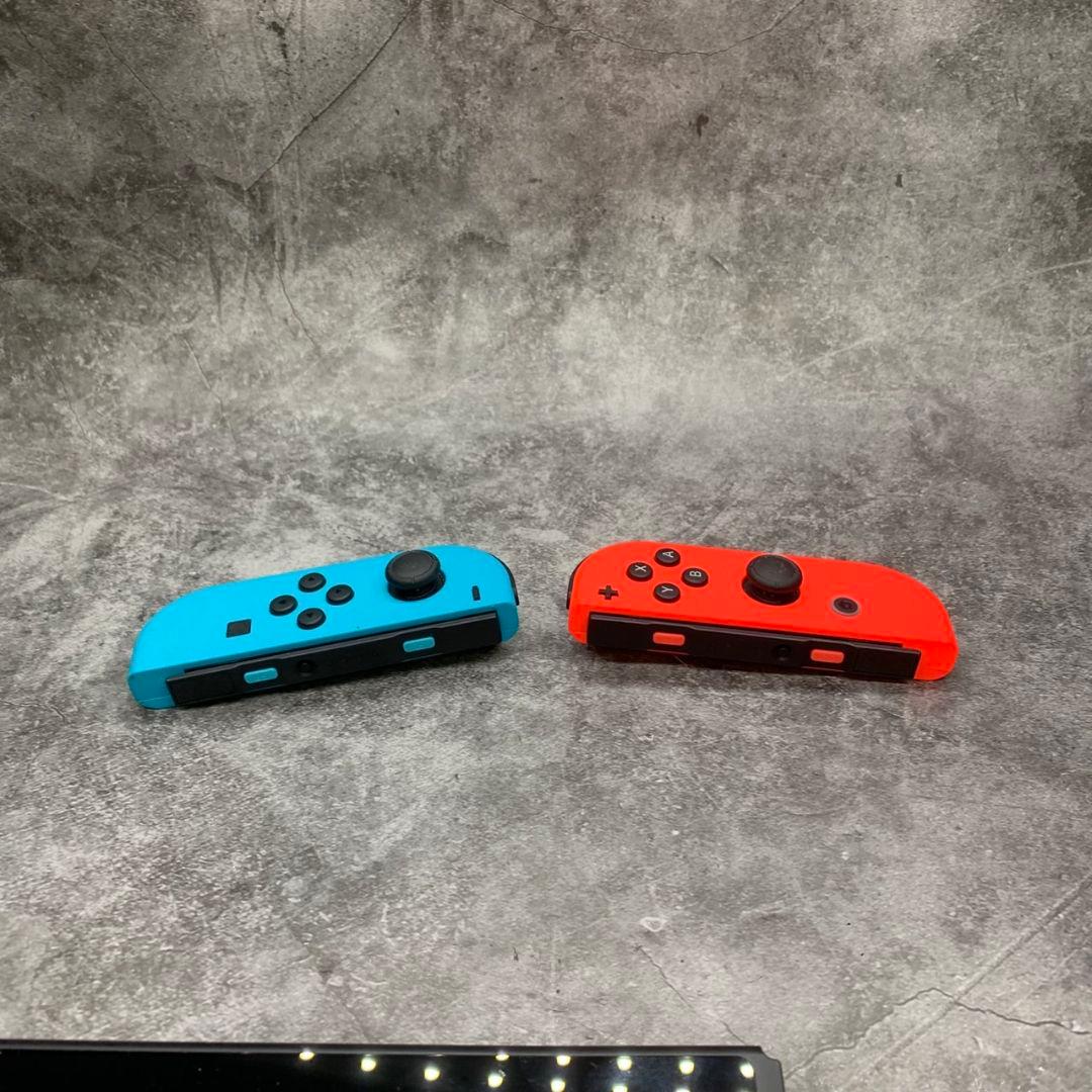 J339\" 初期化済 Nintendo Switch ネオンレッド ブルー