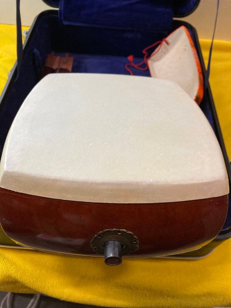 B0101）三味線 和楽器 高級三味線 桜柄金具 専用ケース付き 付属品付き