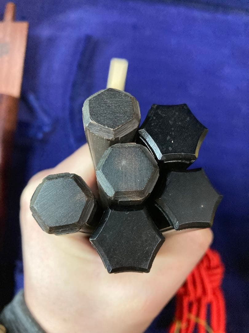 B0101）三味線 和楽器 高級三味線 桜柄金具 専用ケース付き 付属品付き