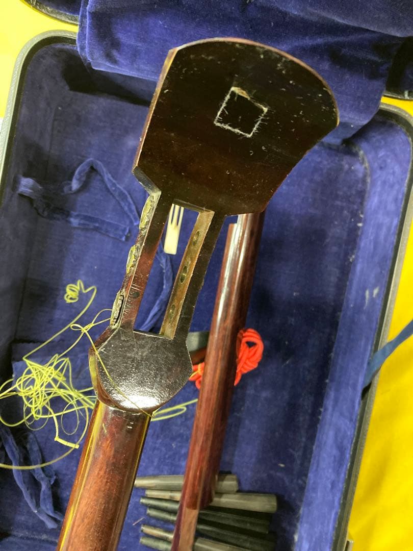 B0101）三味線 和楽器 高級三味線 桜柄金具 専用ケース付き 付属品付き