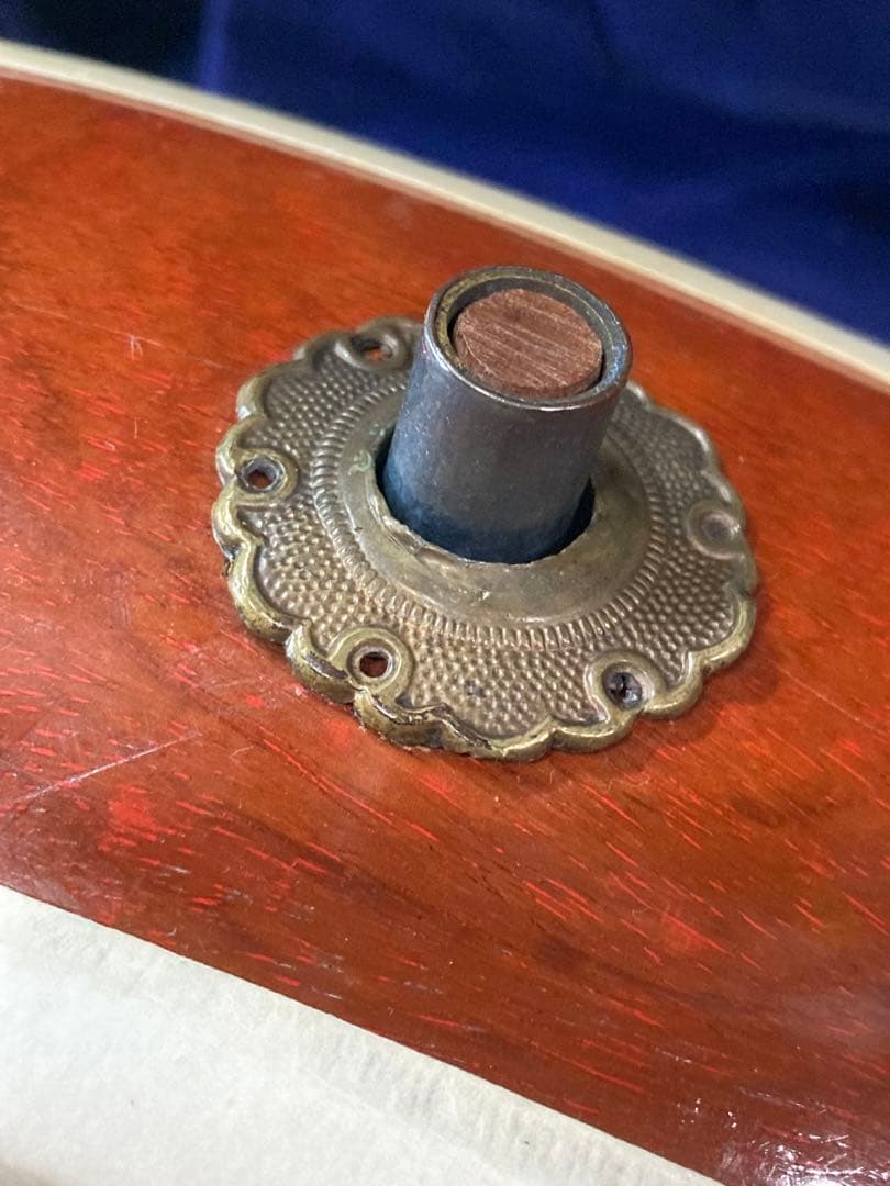 B0101）三味線 和楽器 高級三味線 桜柄金具 専用ケース付き 付属品付き