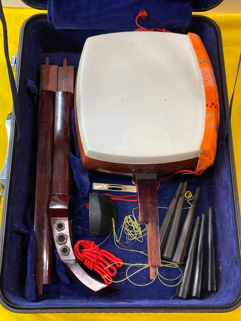 B0101）三味線 和楽器 高級三味線 桜柄金具 専用ケース付き 付属品付き