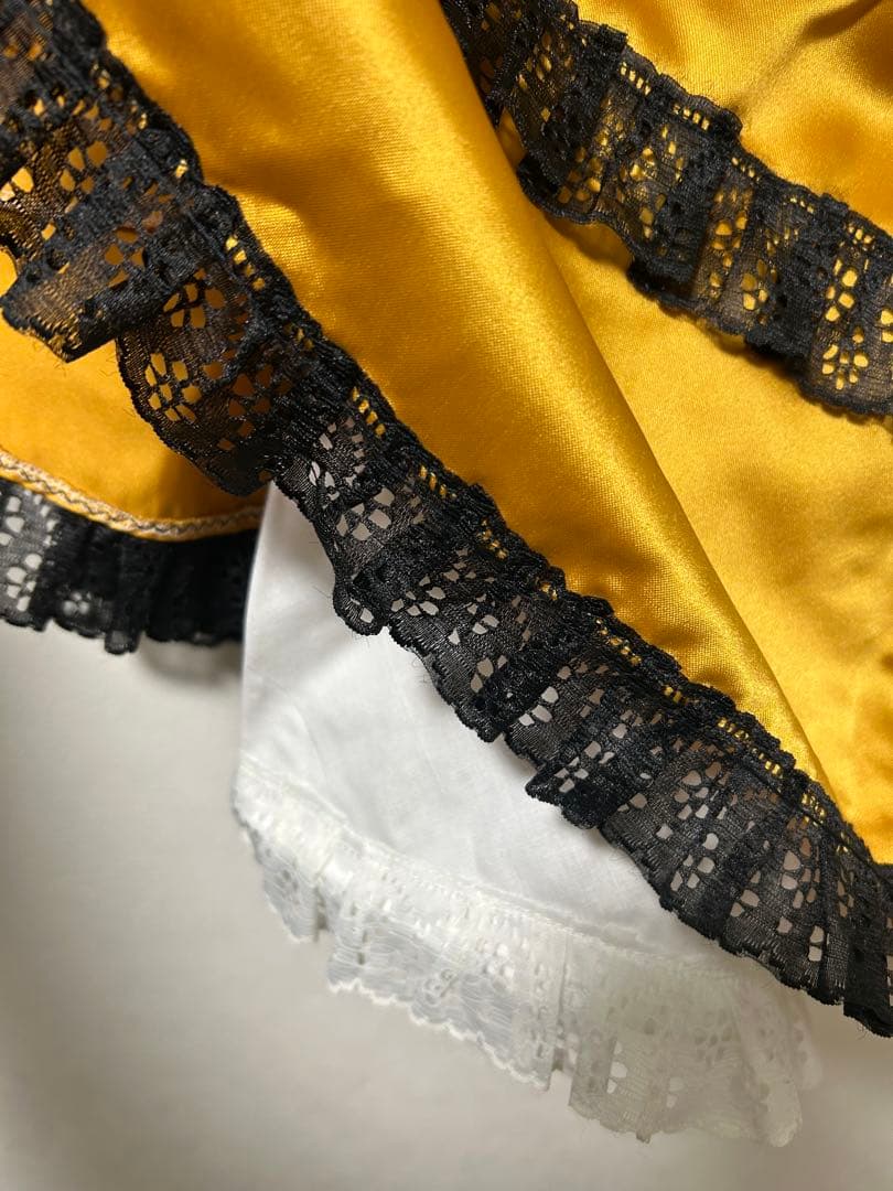 フラメンコ衣装　黒とゴールドのトップスandスカート