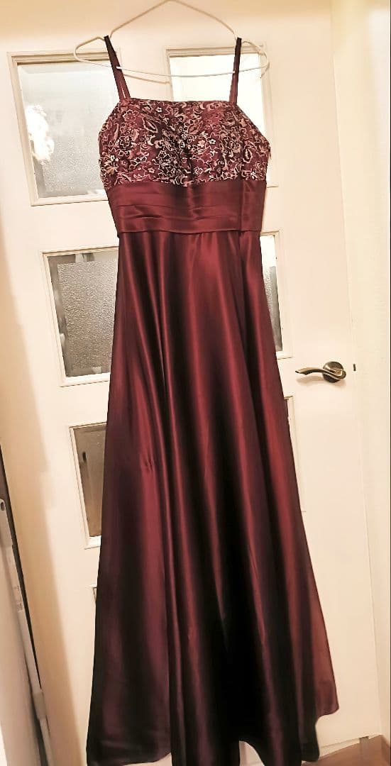 バーガンディ刺繍ロングドレス　フリーサイズ