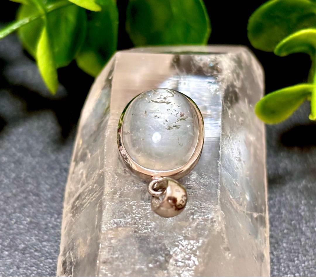 究極品質　オパール最高峰の希少価値　虹のエメラルドグリーンハイアライトオパール