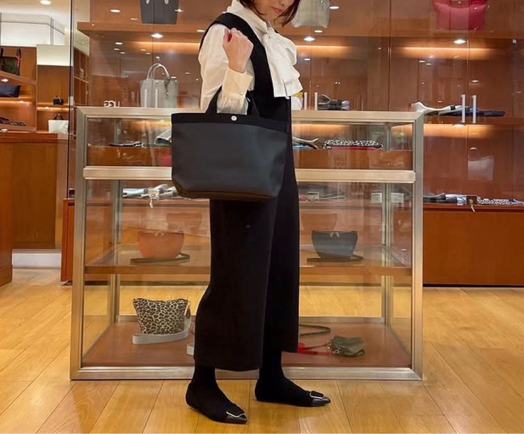 【美品】エルベシャプリエ　704GP トープ　ノワール　黒　Mサイズ　スクエア