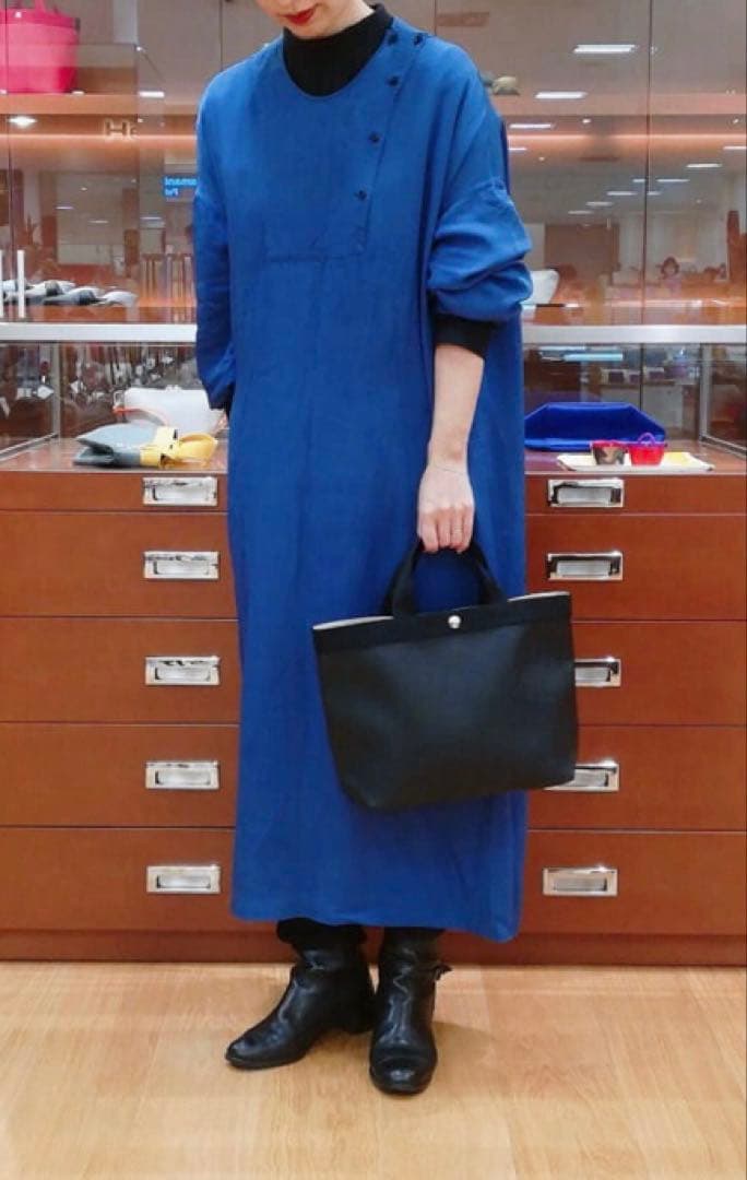 【美品】エルベシャプリエ　704GP トープ　ノワール　黒　Mサイズ　スクエア