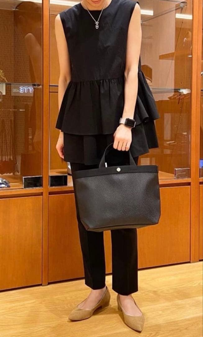 【美品】エルベシャプリエ　704GP トープ　ノワール　黒　Mサイズ　スクエア