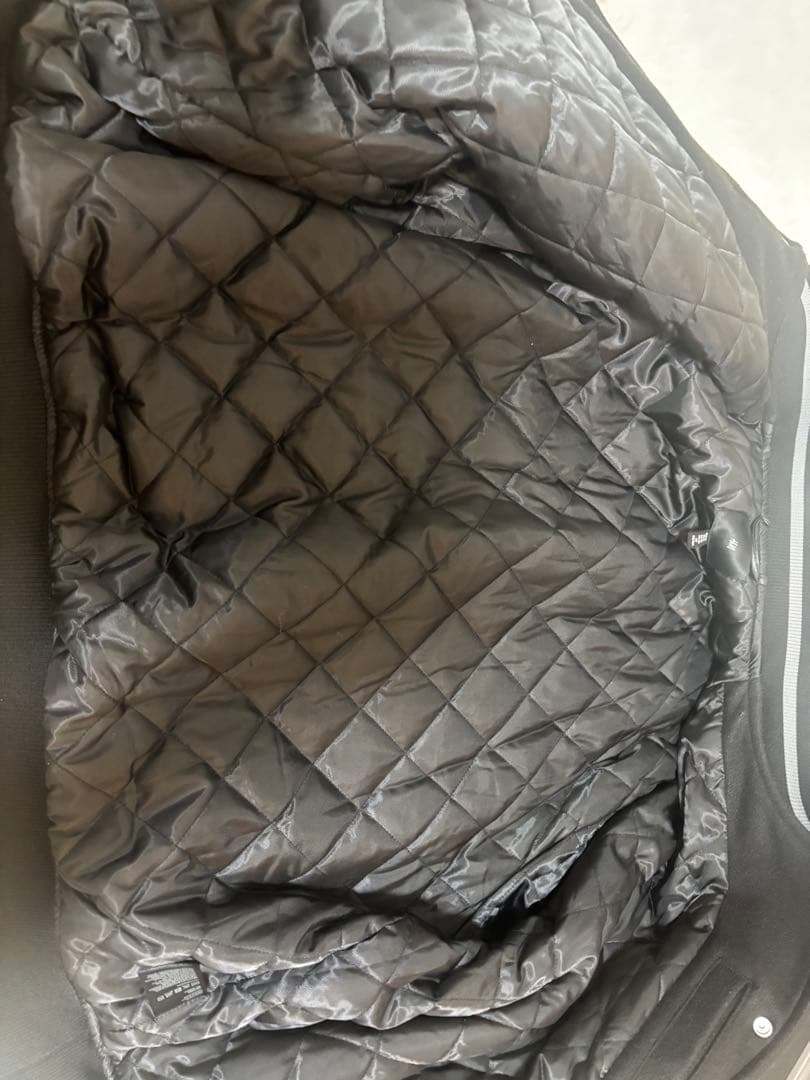  ブラック スタジャン フェイスレザー