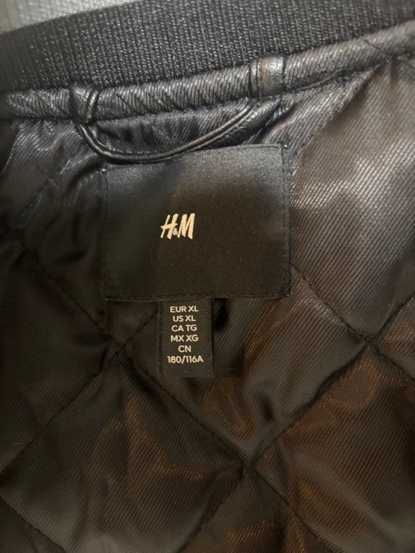  ブラック スタジャン フェイスレザー