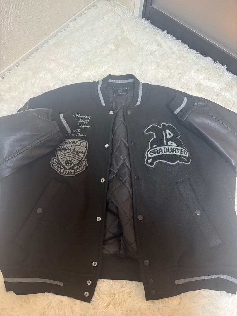  ブラック スタジャン フェイスレザー