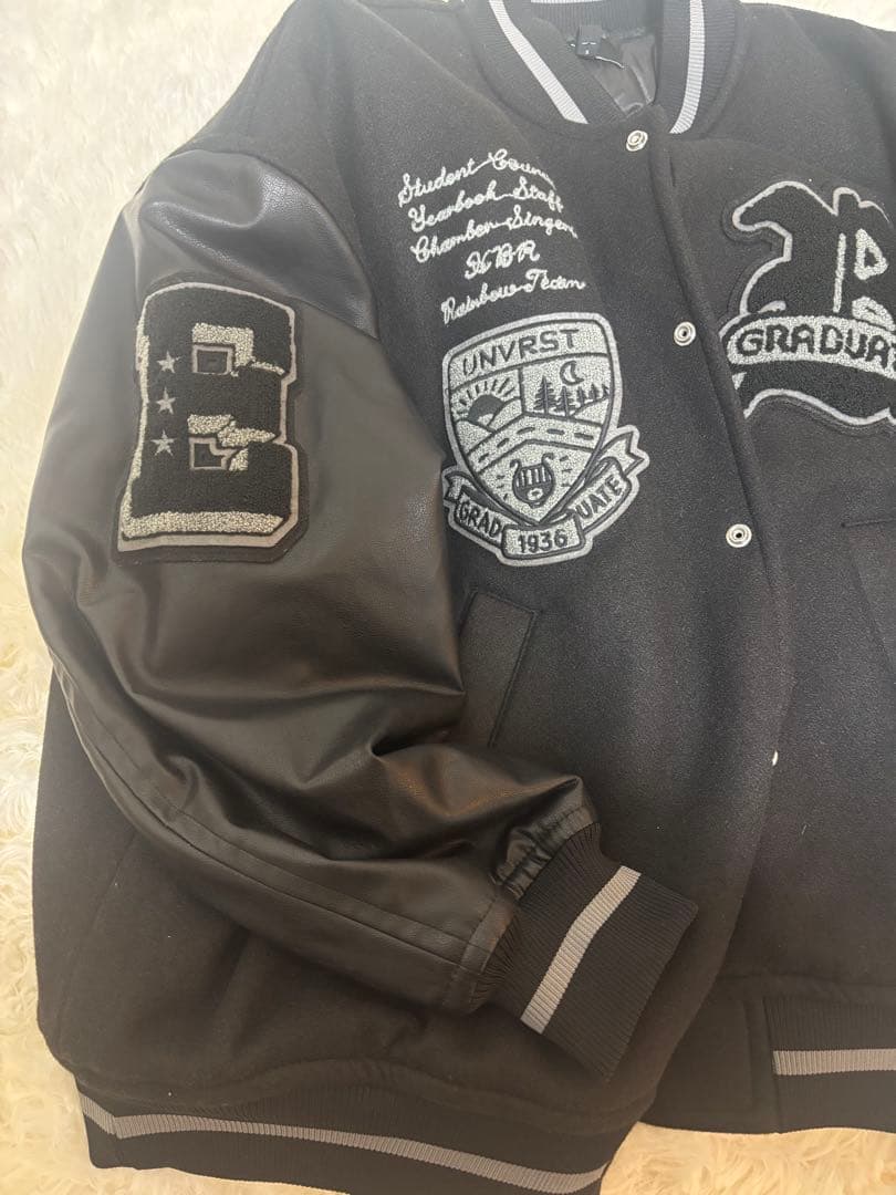  ブラック スタジャン フェイスレザー