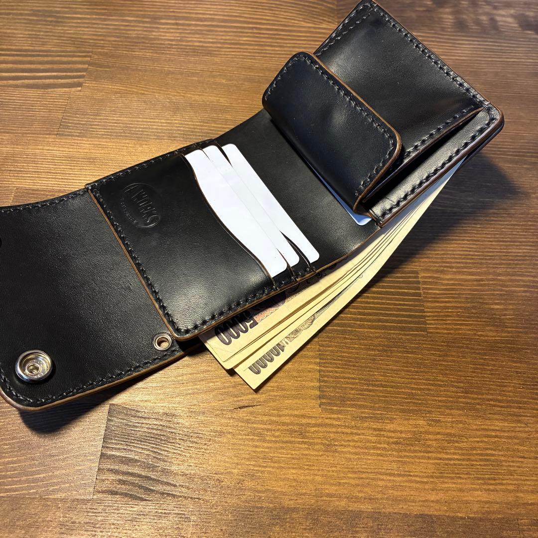 ショートトラッカーウォレット　MARYAM社　ホースバット　丘染めブラック　茶芯