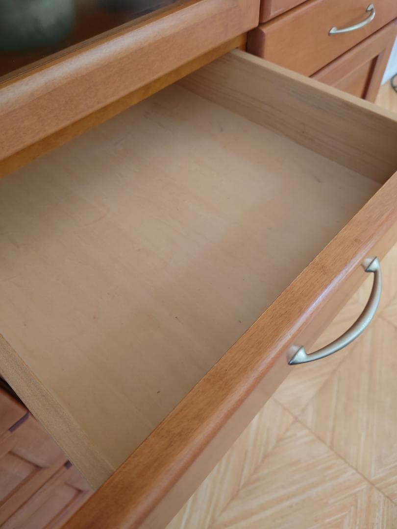 木製食器棚・キッチンボート・カップボード（左側）