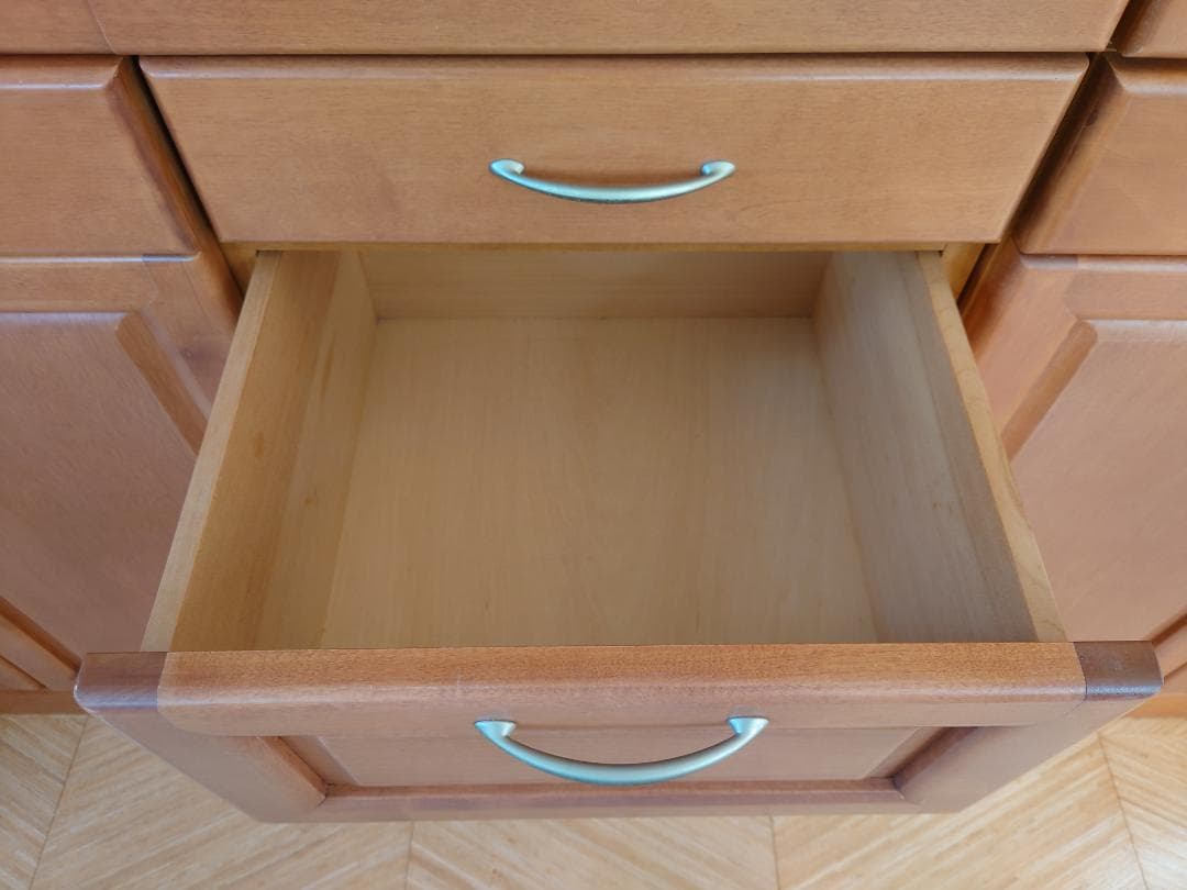 木製食器棚・キッチンボート・カップボード（左側）