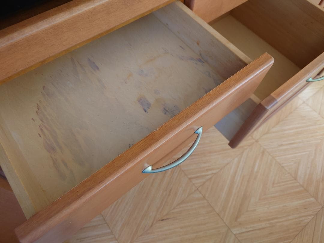 木製食器棚・キッチンボート・カップボード（左側）