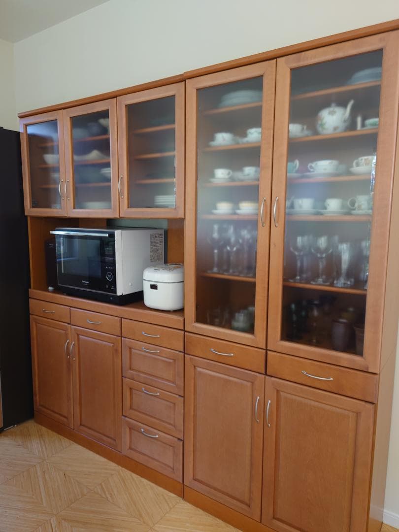 木製食器棚・キッチンボート・カップボード（左側）