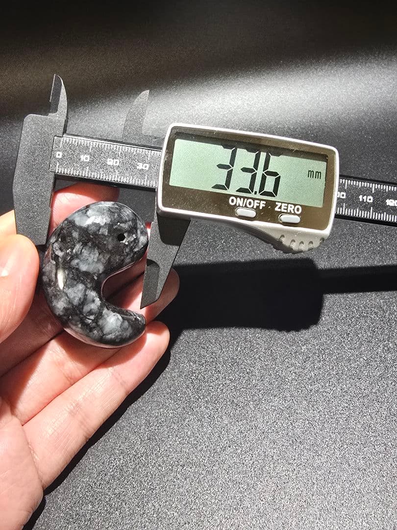 1 黒翡翠　天然　翡翠　大型　勾玉　天然石　レア物　ヒスイ　天然石　鉱物　勾玉