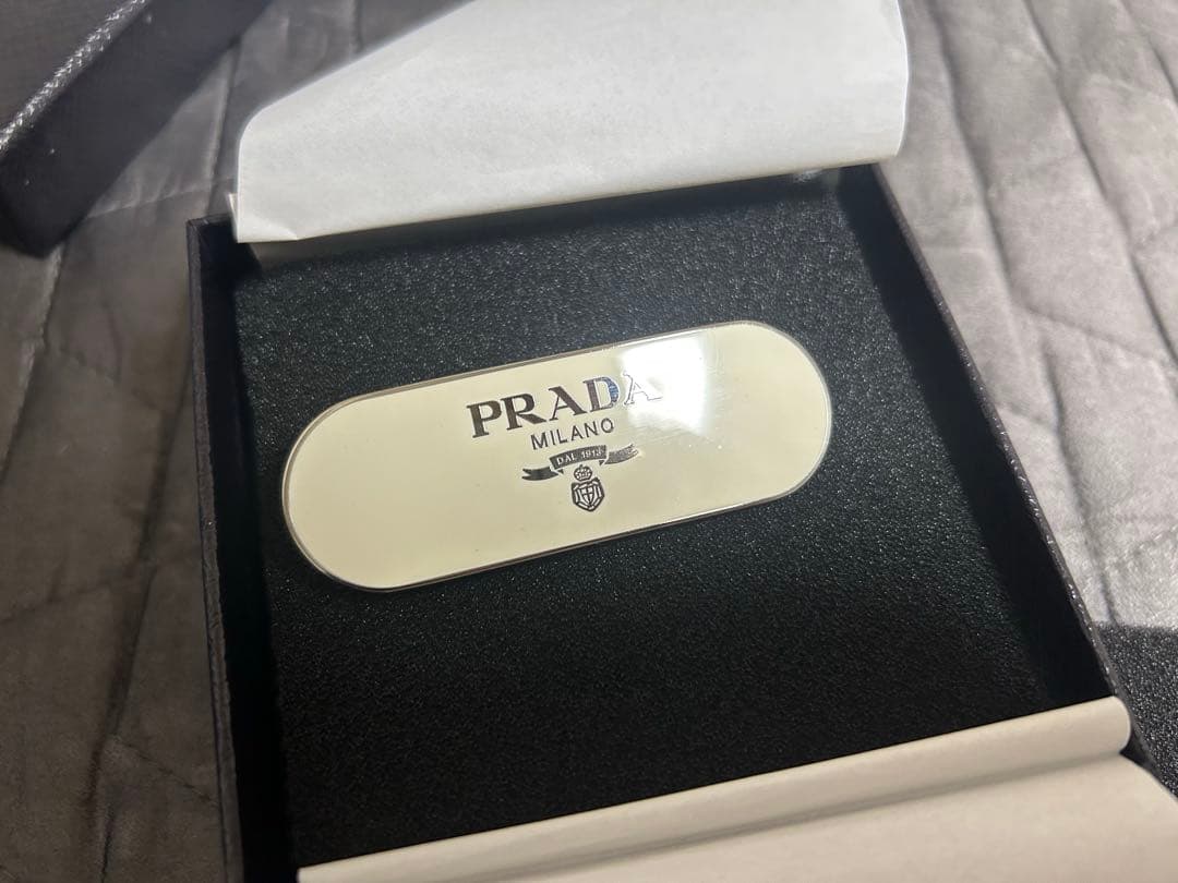 【箱・リボン等付属品無し】PRADA ヘアバレッタ　ホワイト ヘアピン　正規品