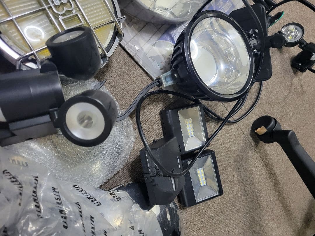 CIBIEフォグライトと黄色サイドミラー新品、ダウンサス中古　人感センサーライト