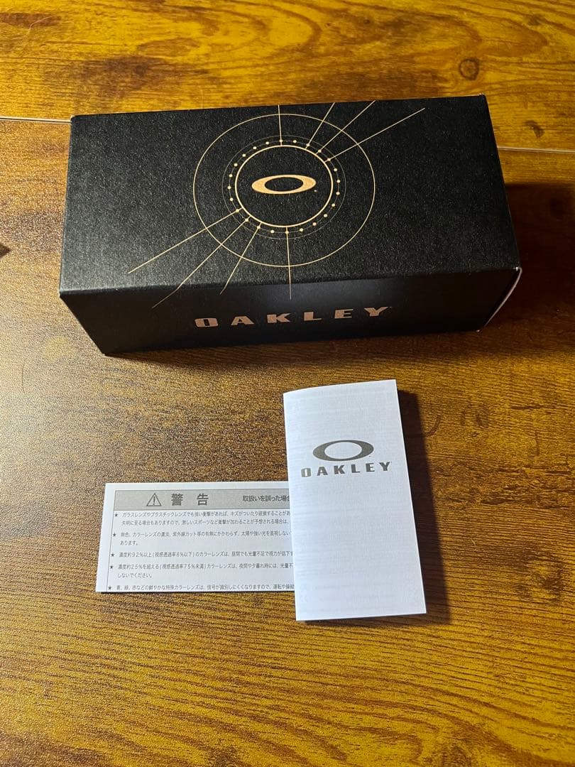 Oakley Latchブラック サングラス