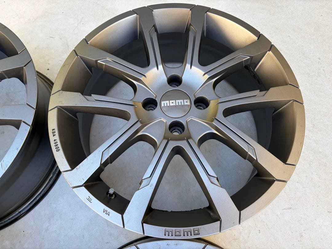 MOMO QUANTUM 17インチ ホイール 4本セット