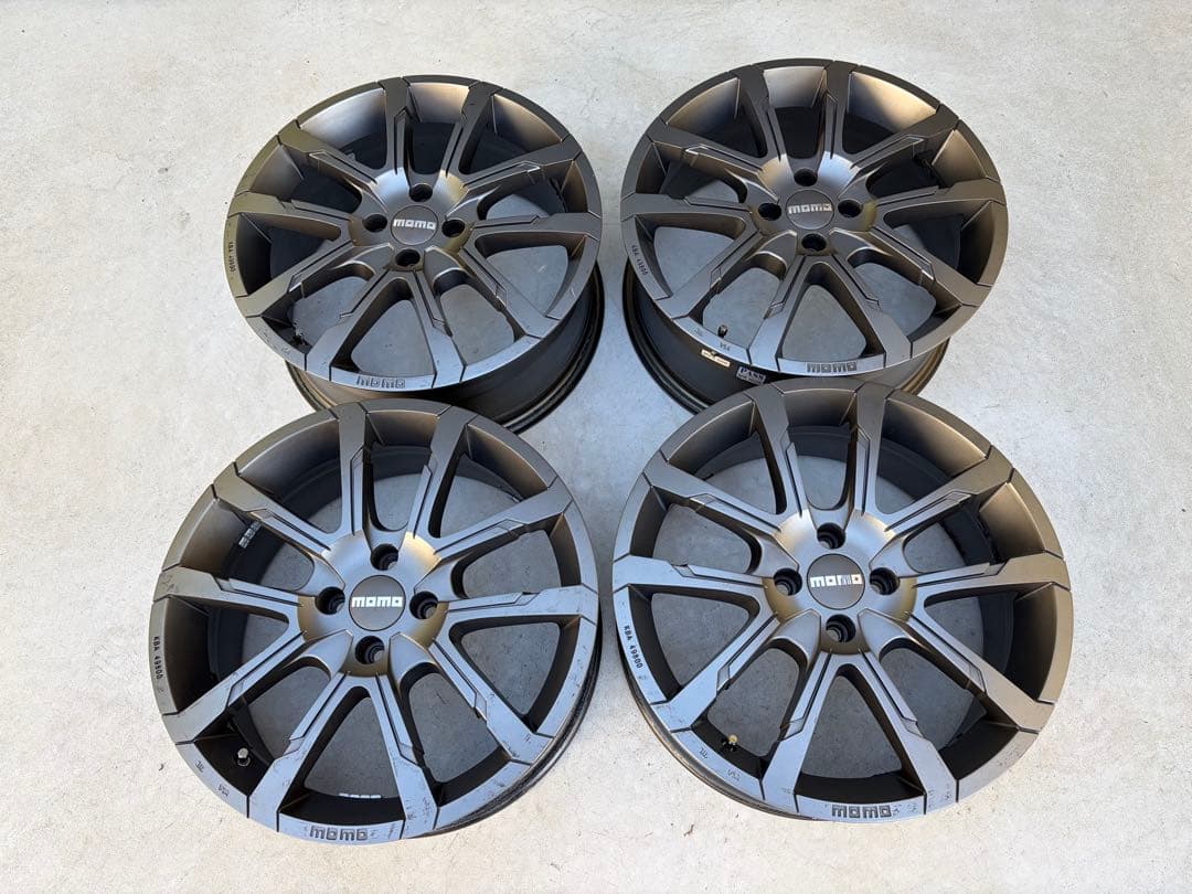 MOMO QUANTUM 17インチ ホイール 4本セット