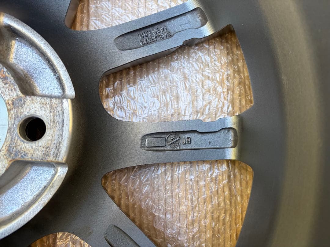 MOMO QUANTUM 17インチ ホイール 4本セット