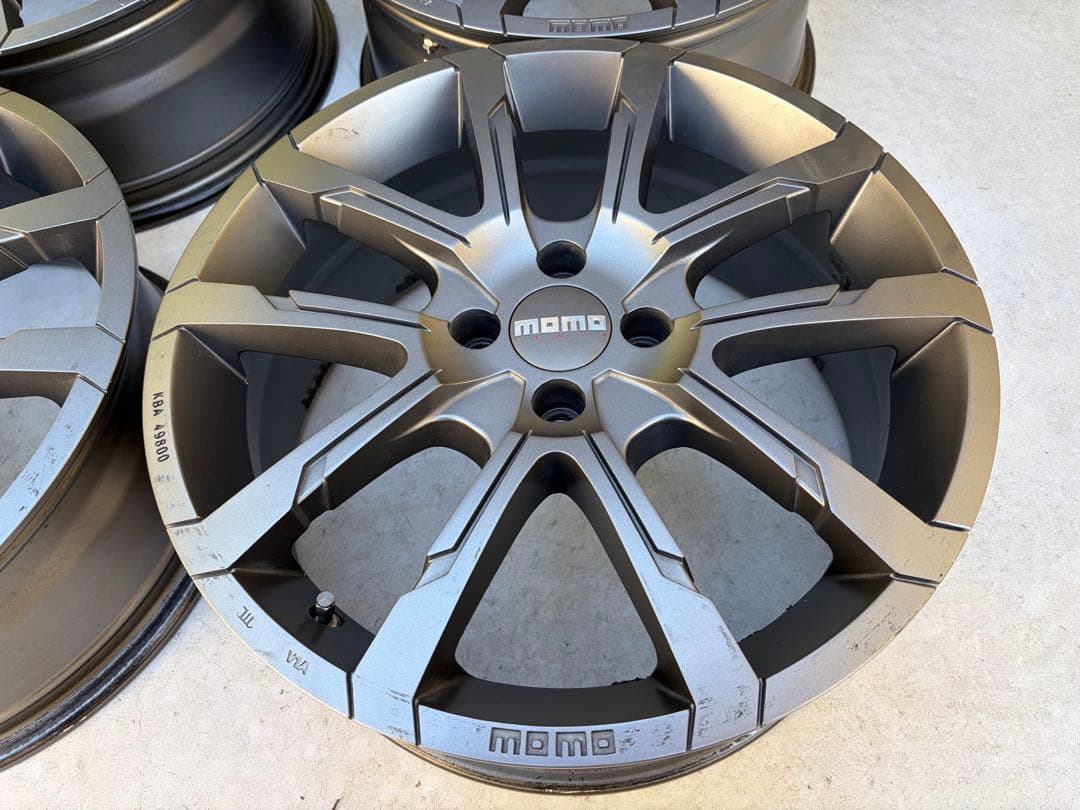 MOMO QUANTUM 17インチ ホイール 4本セット