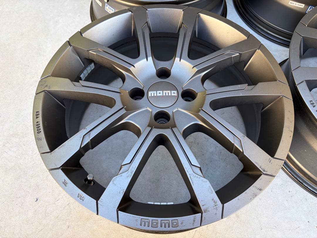 MOMO QUANTUM 17インチ ホイール 4本セット