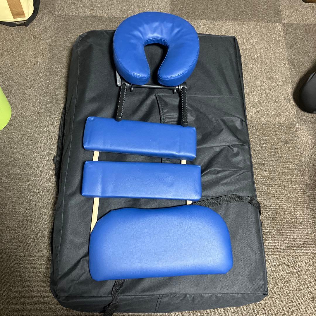 青色マッサージテーブル