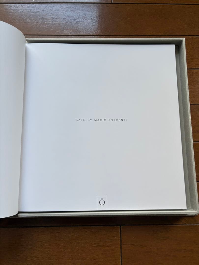 KATE by Mario Sorrenti アートブック