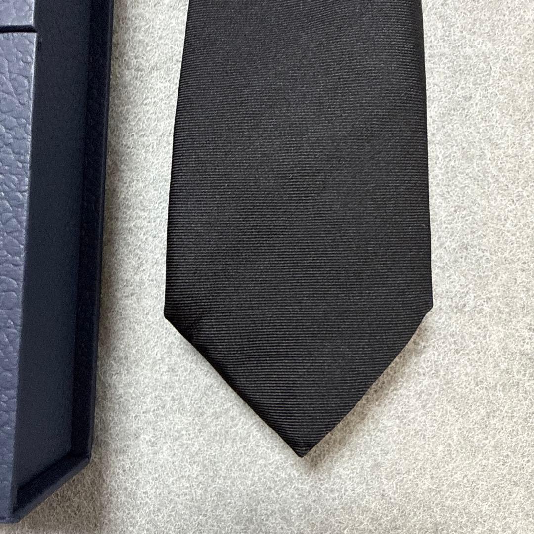 極美品　箱付　ディオール　ネクタイ　黒　無地　ワンポイントロゴ