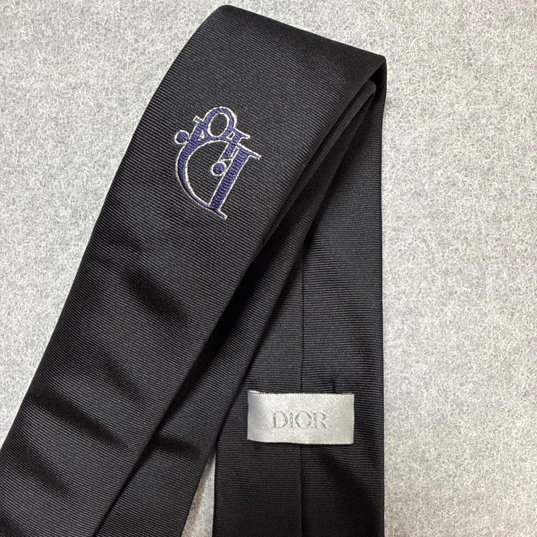 極美品　箱付　ディオール　ネクタイ　黒　無地　ワンポイントロゴ