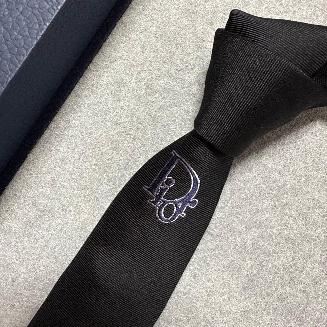 極美品　箱付　ディオール　ネクタイ　黒　無地　ワンポイントロゴ