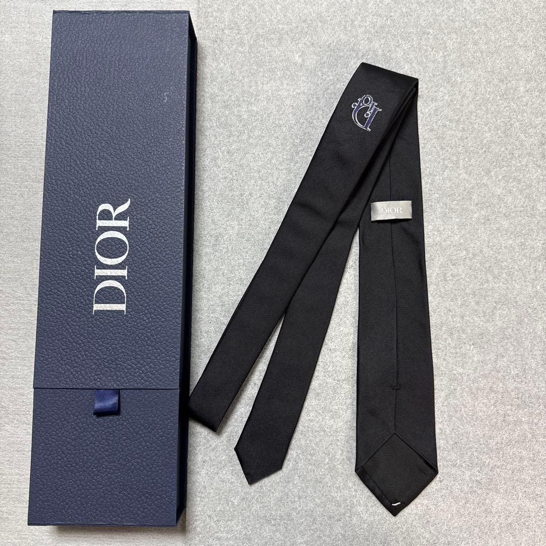 極美品　箱付　ディオール　ネクタイ　黒　無地　ワンポイントロゴ