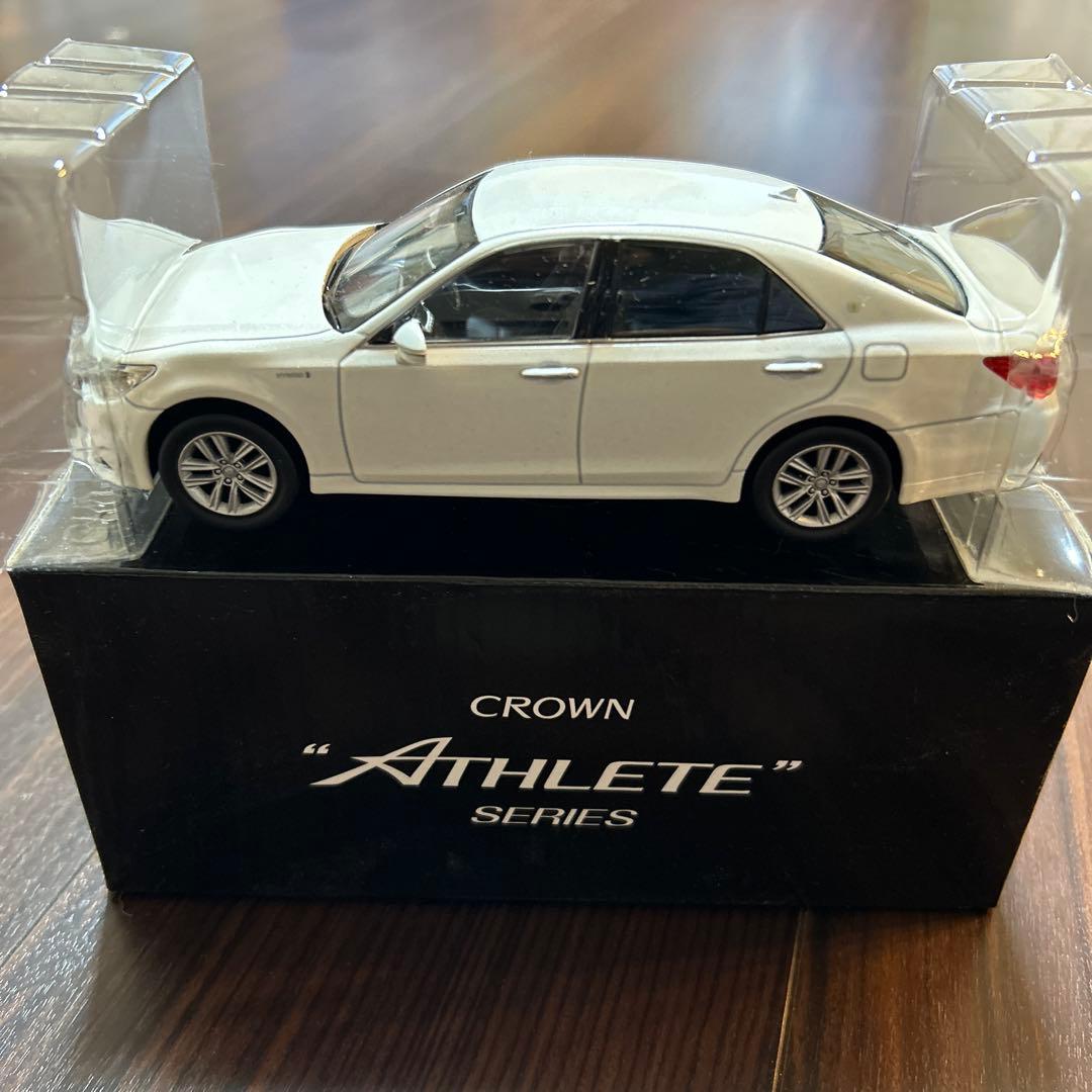 【非売品】クラウンアスリート白　ダイキャスト製カラーサンプル 1/30ミニカー