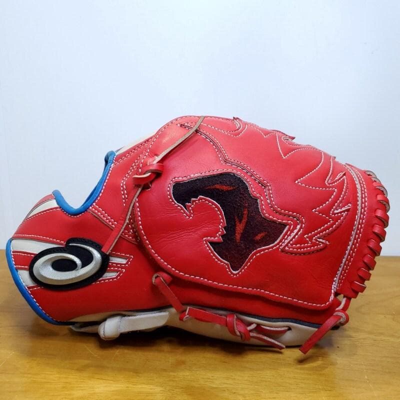 アシックス ダルビッシュ有モデル 限定 ライオン レッド 美品 軟式グローブ