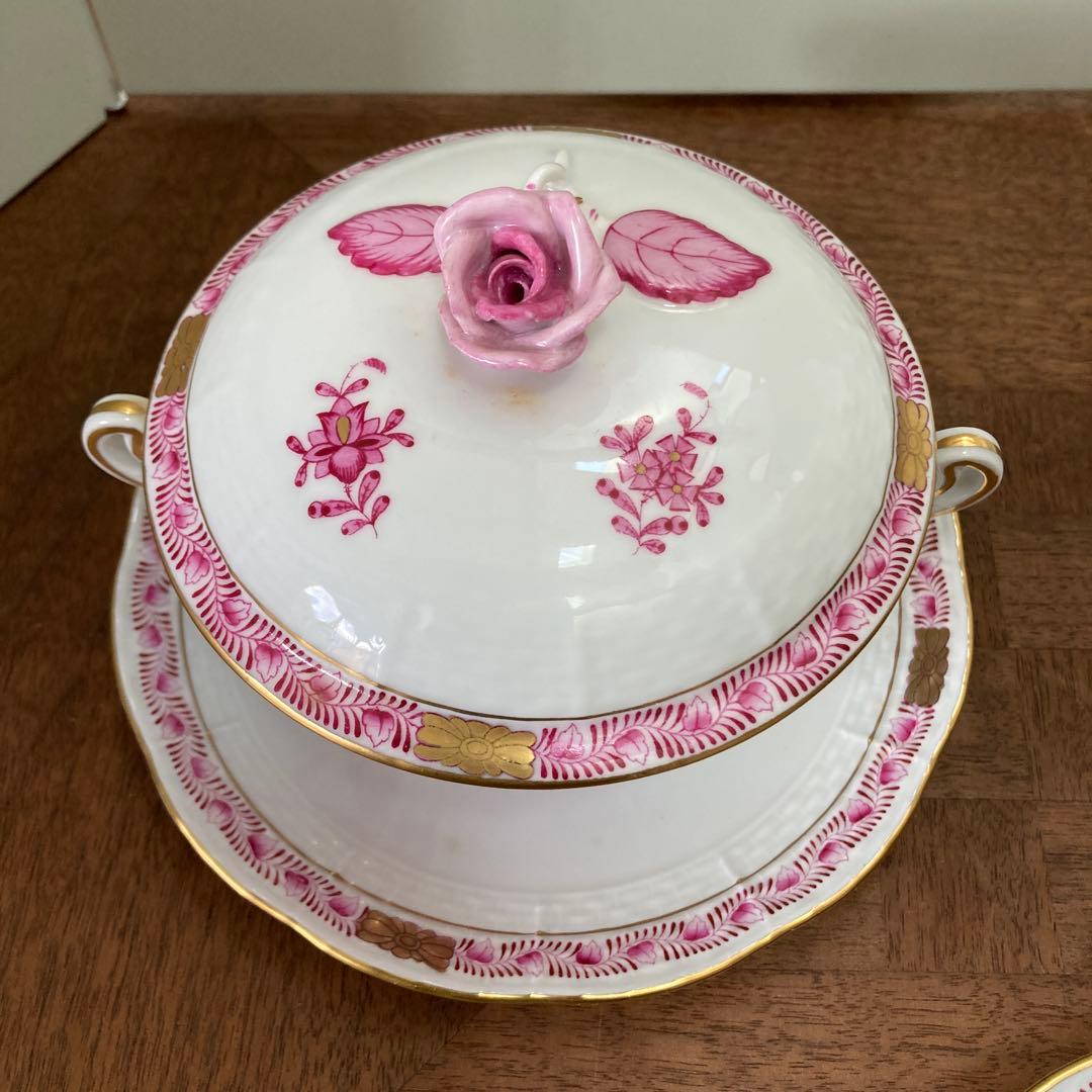 ヘレンド　アポニーピンクの蓋付きスープカップとソーサー2個セット