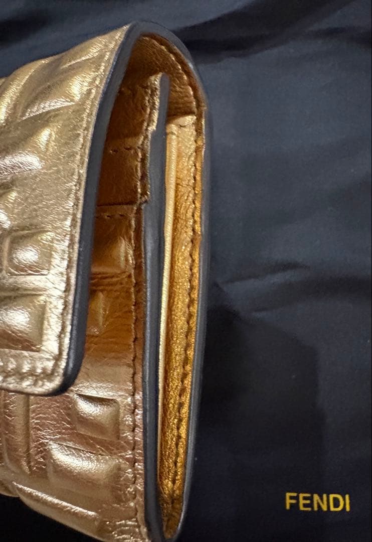 【FENDI 】ゴールド エンボス長財布