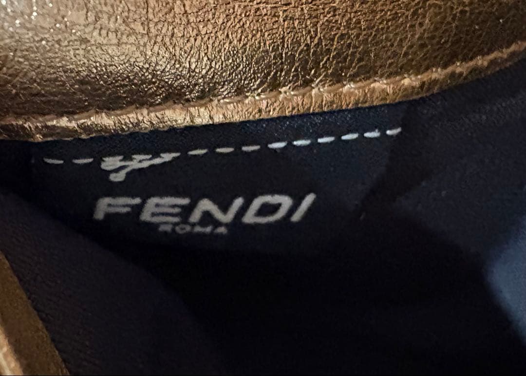 【FENDI 】ゴールド エンボス長財布